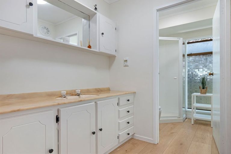 Photo of property in 8 Deodar Place, Totara Heights, Auckland, 2105