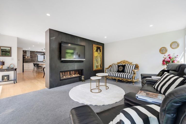 Photo of property in 7 Hartles Place, Mellons Bay, Auckland, 2014
