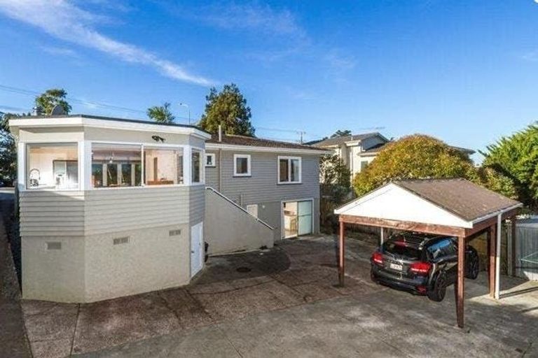 Photo of property in 288 East Coast Road, Forrest Hill, Auckland, 0620