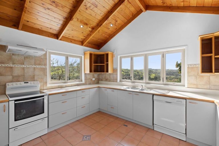 Photo of property in 1175 South Head Road, South Head, Helensville, 0874