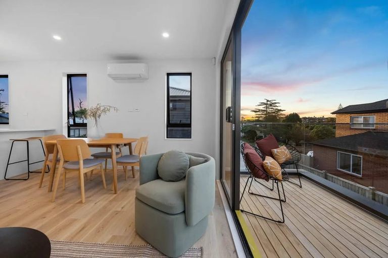 Photo of property in 3b Dawnhaven Drive, Te Atatu Peninsula, Auckland, 0610