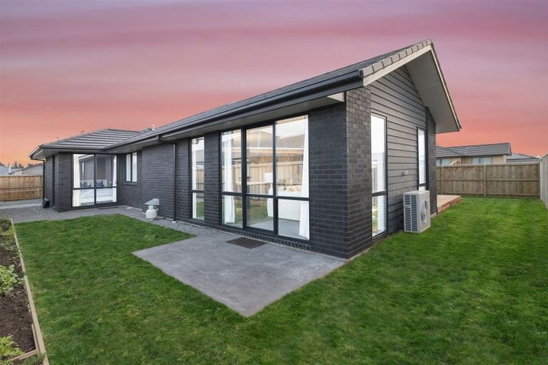 Photo of property in 11 Broadway Parade, Rolleston, 7615