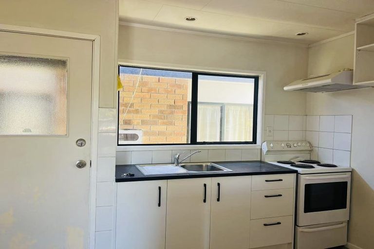 Photo of property in 5 Caribbean Drive, Unsworth Heights, Auckland, 0632
