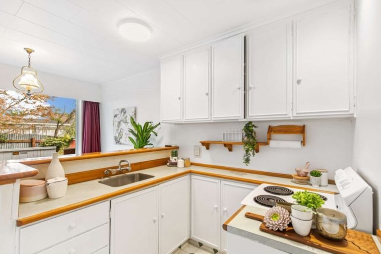 Photo of property in 25b Pehi Kupa Street, Waikanae, 5036