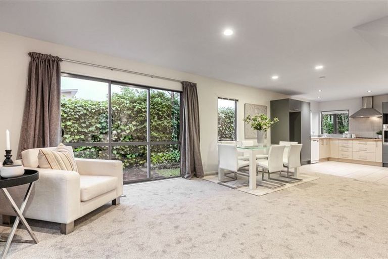 Photo of property in 9/48 Schnapper Rock Road, Schnapper Rock, Auckland, 0632