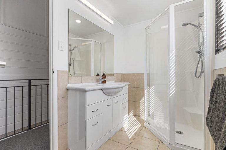 Photo of property in 133 Sandspit Road, Shelly Park, Auckland, 2014