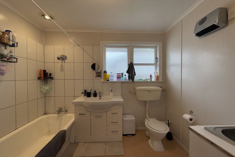 Photo of property in 1/35 Tararua Street, Trentham, Upper Hutt, 5018