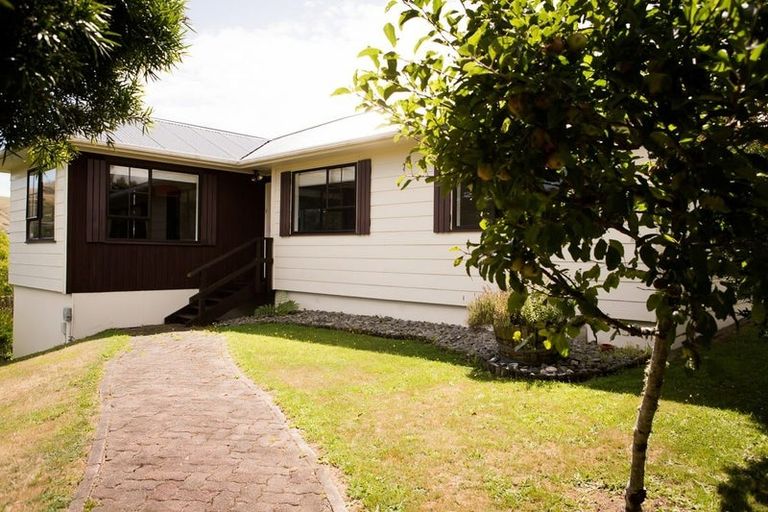 Photo of property in 19 Wingfield Place, Churton Park, Wellington, 6037