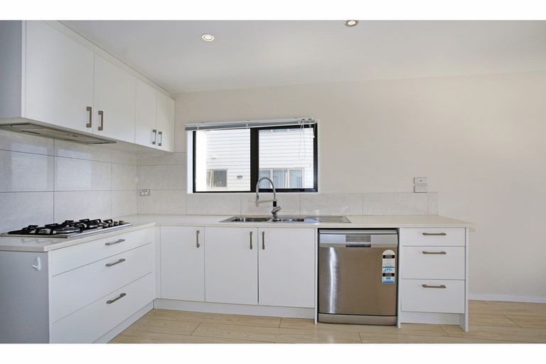 Photo of property in 12 Kokako Rise, Papakura, 2110