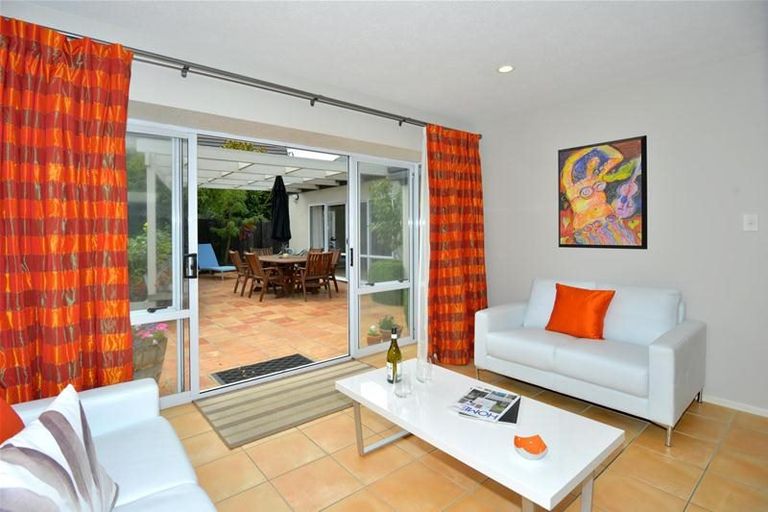 Photo of property in 8 Priorsford Court, Avonhead, Christchurch, 8042