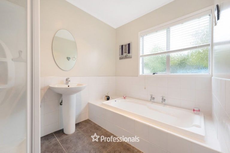 Photo of property in 7 Delaware Grove, Totara Park, Upper Hutt, 5018