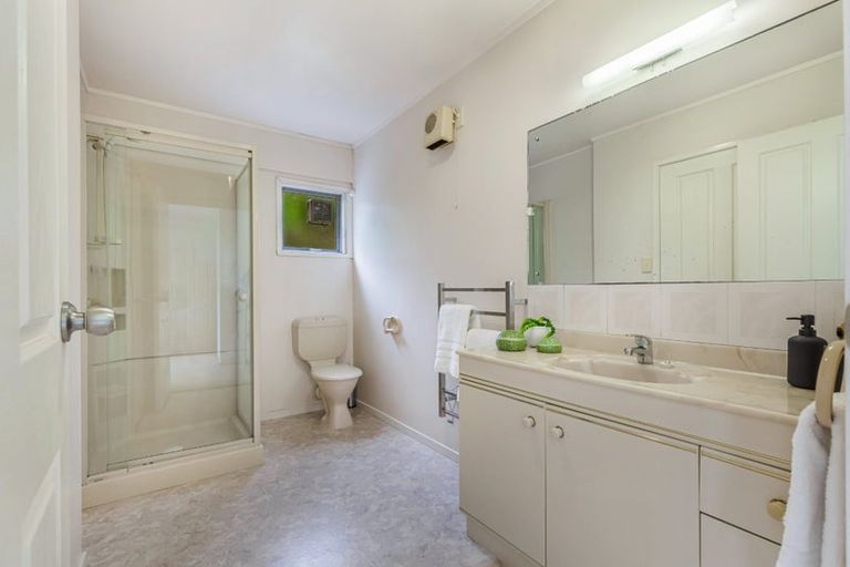 Photo of property in 45c Hyde Road, Rothesay Bay, Auckland, 0630