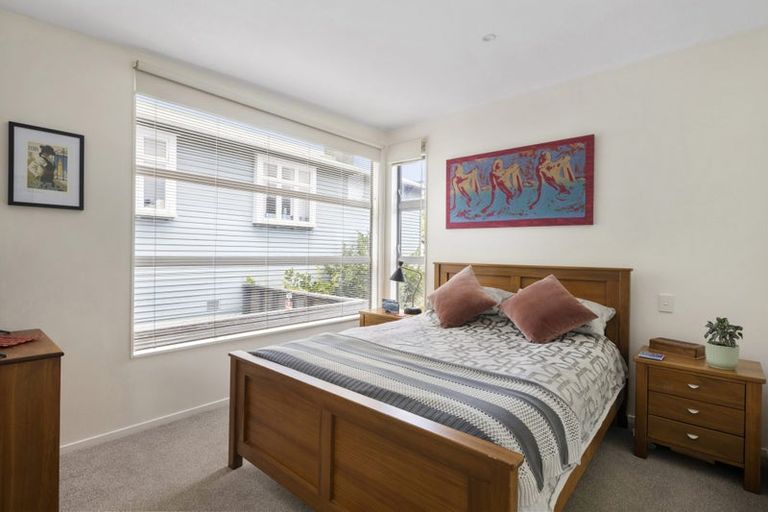 Photo of property in 4 Tiketike Way, Brooklyn, Wellington, 6021