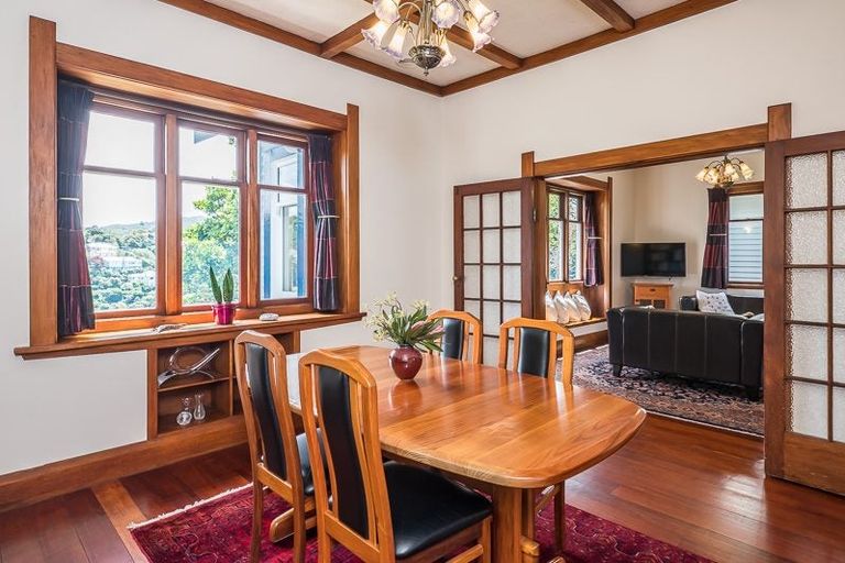 Photo of property in 43 Fairview Crescent, Kelburn, Wellington, 6012