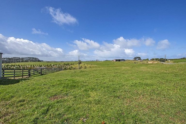 Photo of property in 413a Baylys Coast Road, Dargaville, 0377