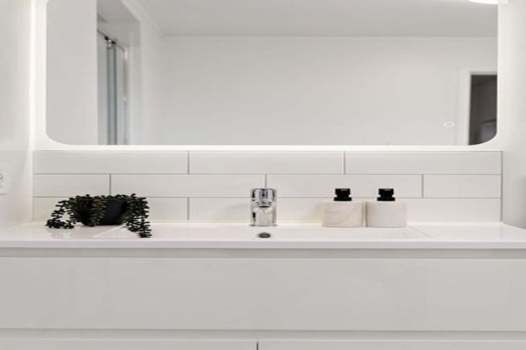 Photo of property in 42 Grenada Avenue, Forrest Hill, Auckland, 0620