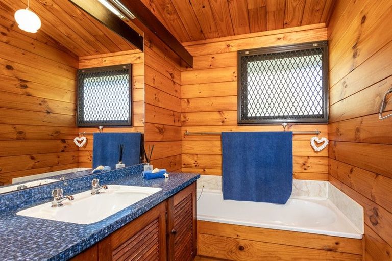 Photo of property in 13 Rautawhiri Road, Helensville, 0800