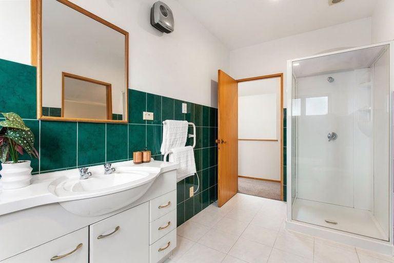 Photo of property in 15 Brockworth Place, Riccarton, Christchurch, 8011