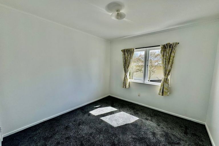 Photo of property in 13 Hellyers Street, Birkdale, Auckland, 0626