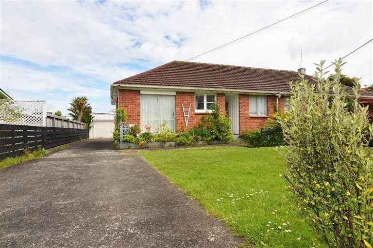 Photo of property in 20 Craigbank Avenue, New Lynn, Auckland, 0600