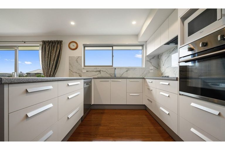 Photo of property in 37 Koura Drive, Rangiora, 7400