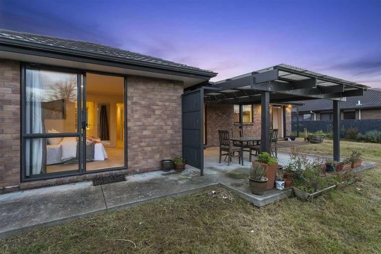 Photo of property in 35 Cabeleigh Drive, Helensville, 0800