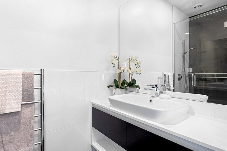 Photo of property in 2 Snowdon Road, Fendalton, Christchurch, 8052