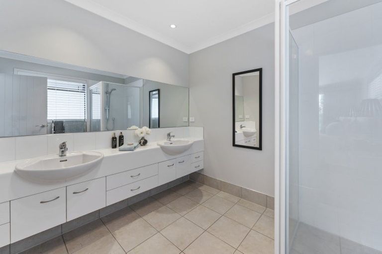 Photo of property in 6 Cameron Drive, Acacia Bay, Taupo, 3385