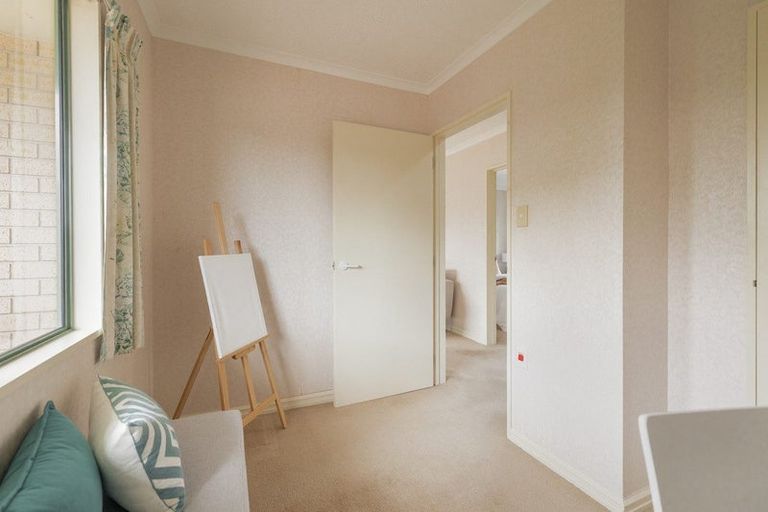 Photo of property in 5 Royal Fern, Kelvin Grove, Palmerston North, 4414