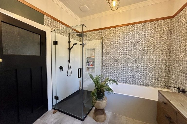 Photo of property in 71 Kent Street, Picton, 7220