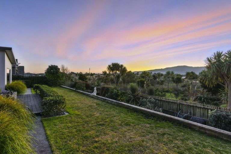 Photo of property in 22 Taranui Way, Paraparaumu Beach, Paraparaumu, 5032