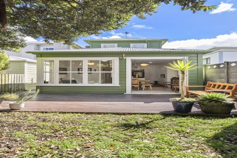 Photo of property in 100 Constable Street, Newtown, Wellington, 6021