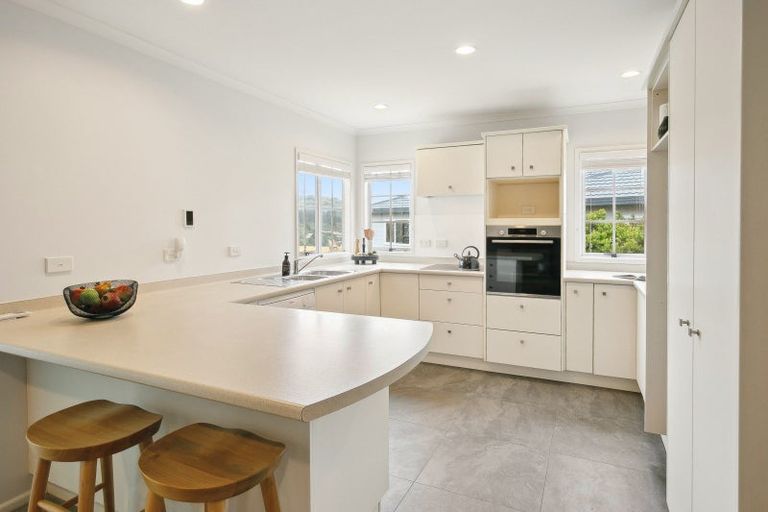 Photo of property in 116 Woodman Drive, Tawa, Wellington, 5028
