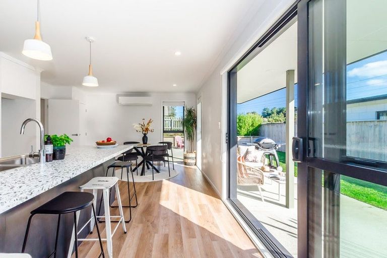 Photo of property in 6 Kaiwaru Place, Waikanae, 5036