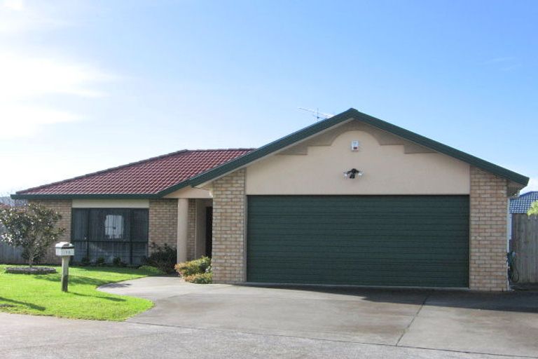 Photo of property in 15 Newry Close, East Tamaki Heights, Auckland, 2016
