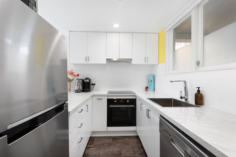 Photo of property in 5/18 Agra Crescent, Khandallah, Wellington, 6035