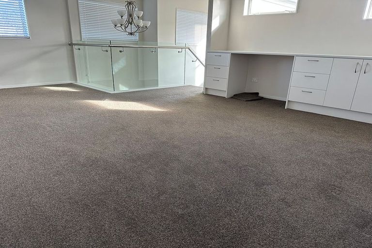 Photo of property in 77 Granville Drive, Massey, Auckland, 0614