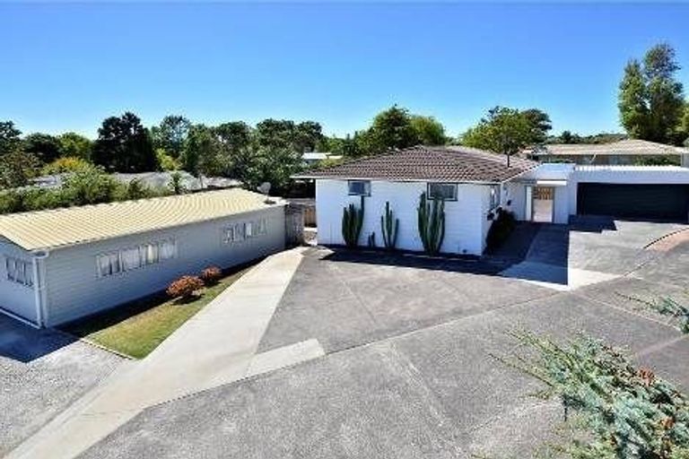 Photo of property in 24 Tiri Tiri Road, Birkdale, Auckland, 0626