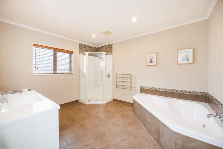 Photo of property in 30 Kilkenny Place, Fitzherbert, Palmerston North, 4410