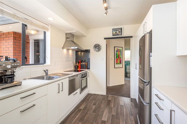 Photo of property in 2/25 Gamblins Road, Saint Martins, Christchurch, 8022