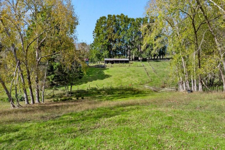 Photo of property in 200 Awa Road, Kumeu, 0891