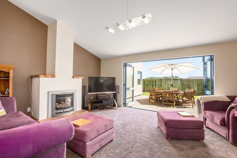 Photo of property in 60 Navigation Drive, Whitby, Porirua, 5024