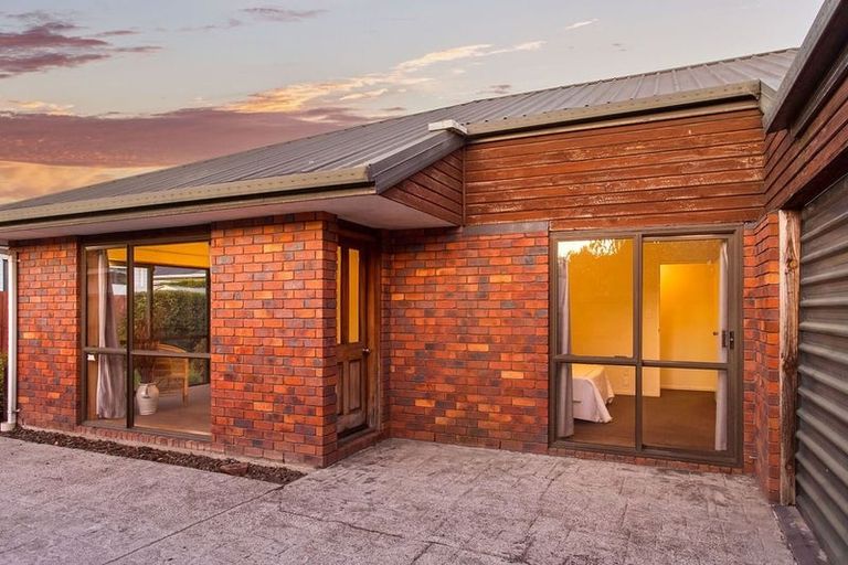 Photo of property in 18 Winters Road, Redwood, Christchurch, 8051