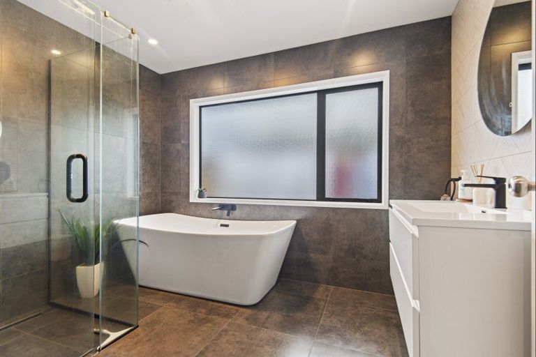 Photo of property in 9 Walnut Grove, Kelvin Grove, Palmerston North, 4414