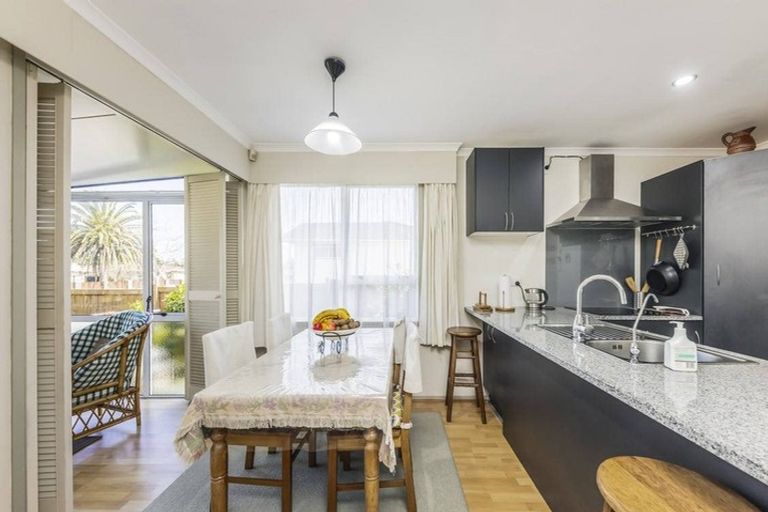 Photo of property in 34 Marvon Downs Avenue, Pakuranga Heights, Auckland, 2010