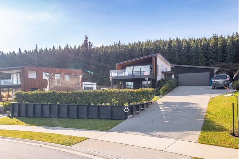 Photo of property in 8 Edgewood Place, Wanaka, 9305