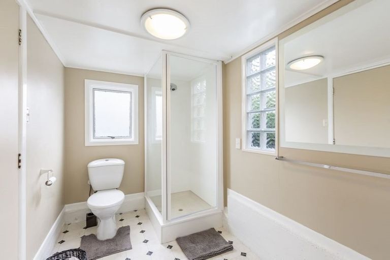 Photo of property in 1/19 Limmer Place, Browns Bay, Auckland, 0632