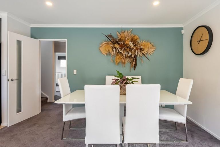 Photo of property in 17 Sumner Terrace, Aotea, Porirua, 5024