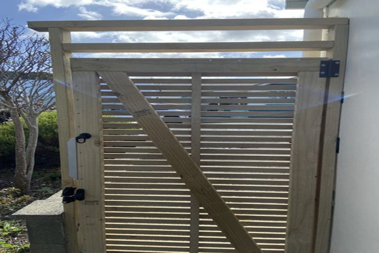 Photo of property in 1/17 The Parade, Island Bay, Wellington, 6023