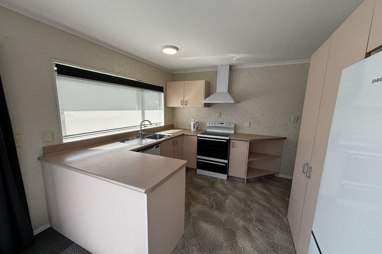 Photo of property in 2/219 Mangorei Road, Merrilands, New Plymouth, 4312